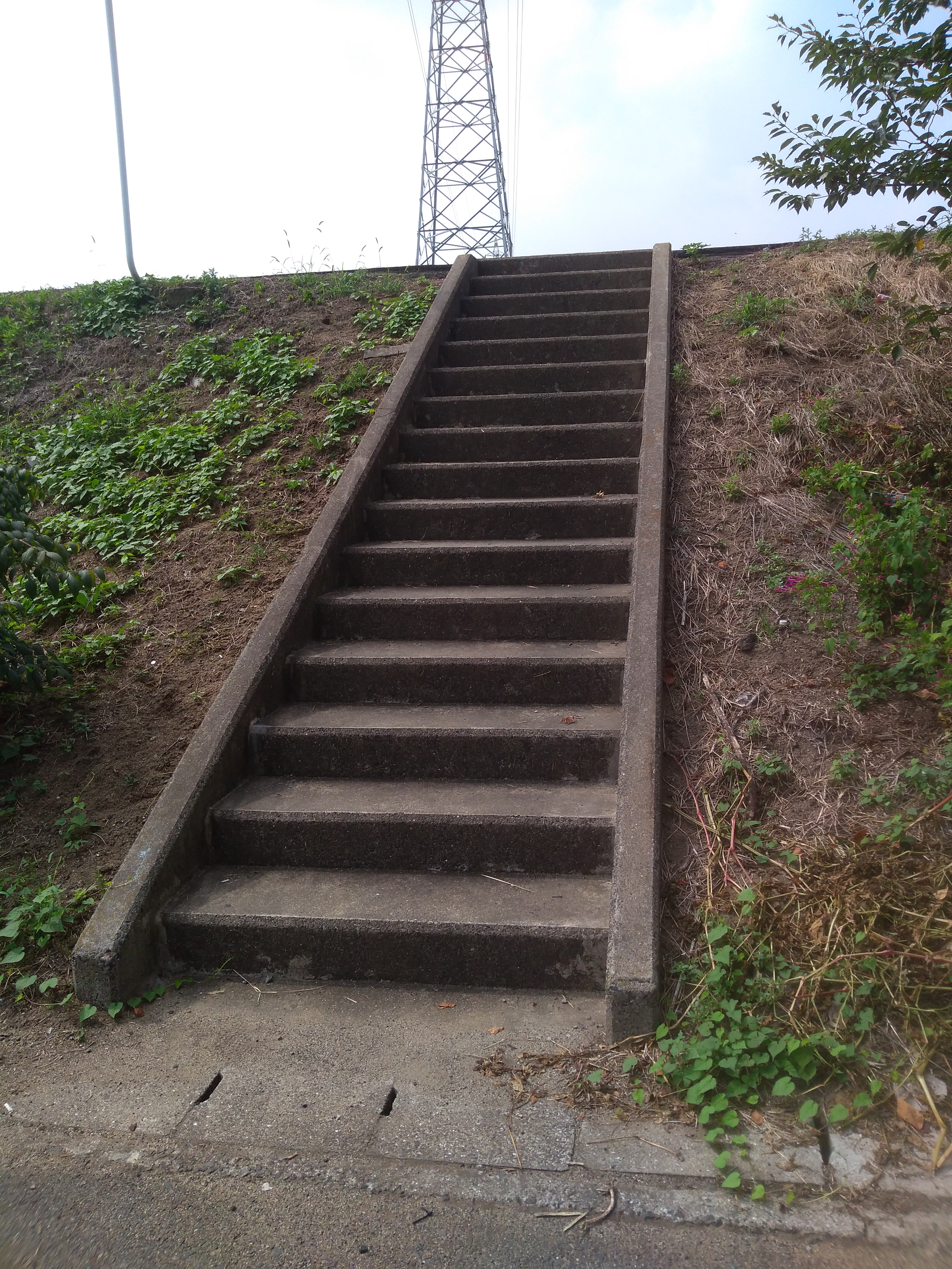 山手学区の石段に手摺設置対応 こばたけたかひろ